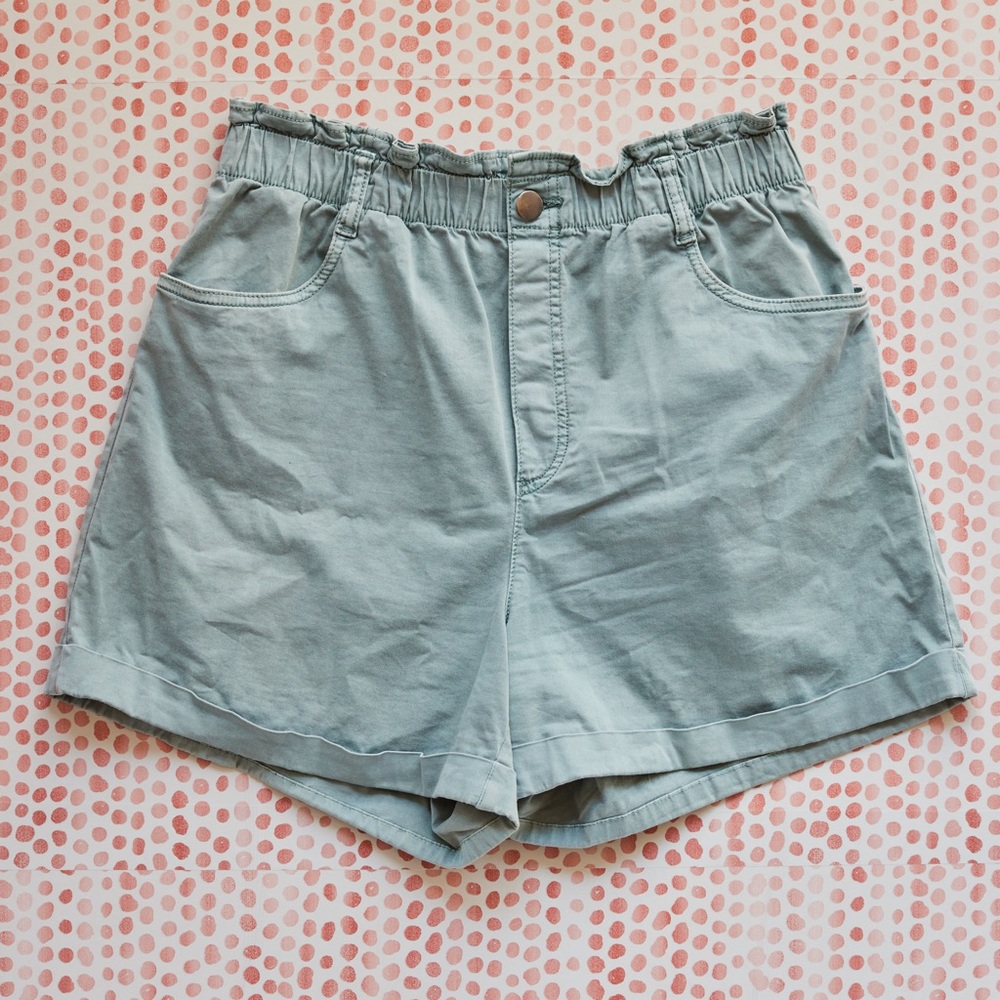 H&M Green High-Waisted A-line shorts with cuffed hem, size M